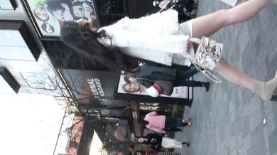 步行街一路跟踪抄底多位极品高颜值时尚小姐姐 (7)